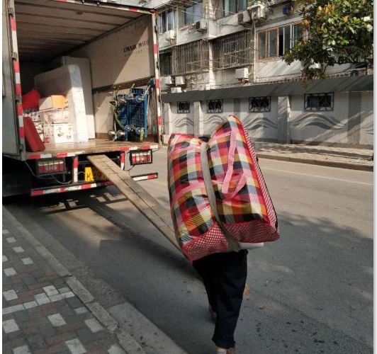 台风“利奇马”给搬家服务带来了很大影响(图1)